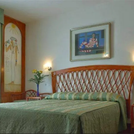 Soraya & Hotel 3*